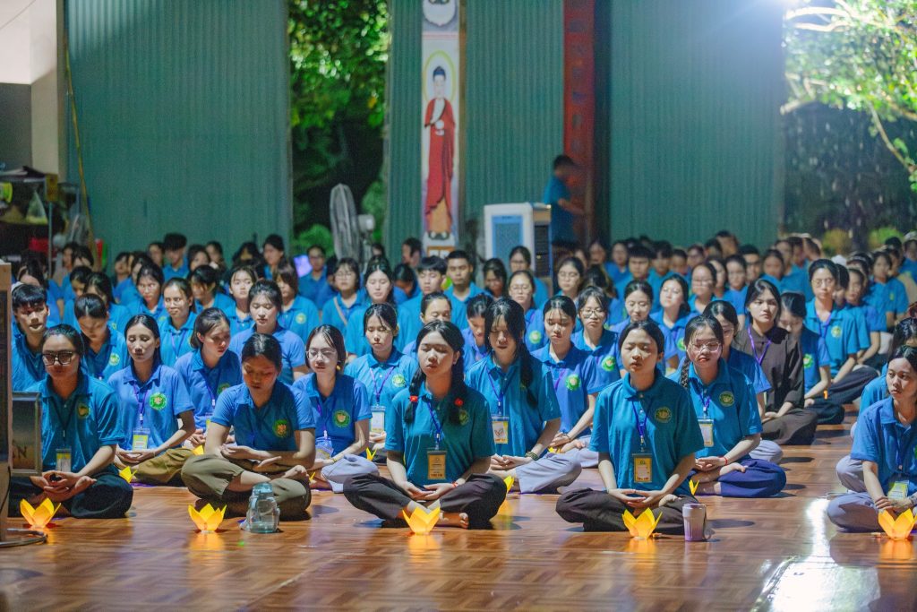 夜晚靜坐與傳燈活動