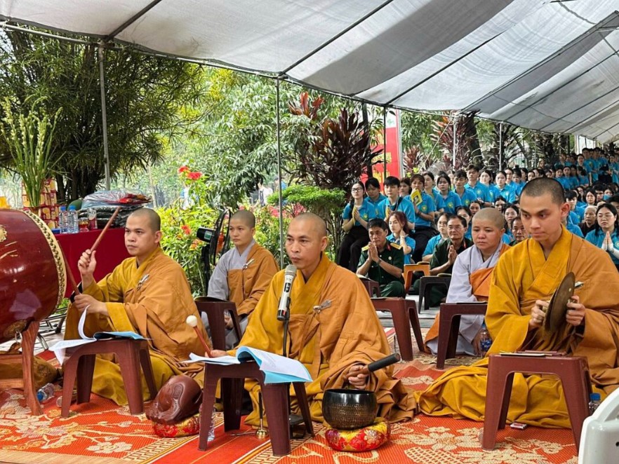 諸位法師為英烈共修迴向