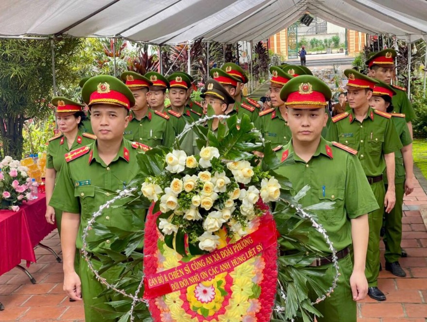 諸位法師為英烈共修迴向