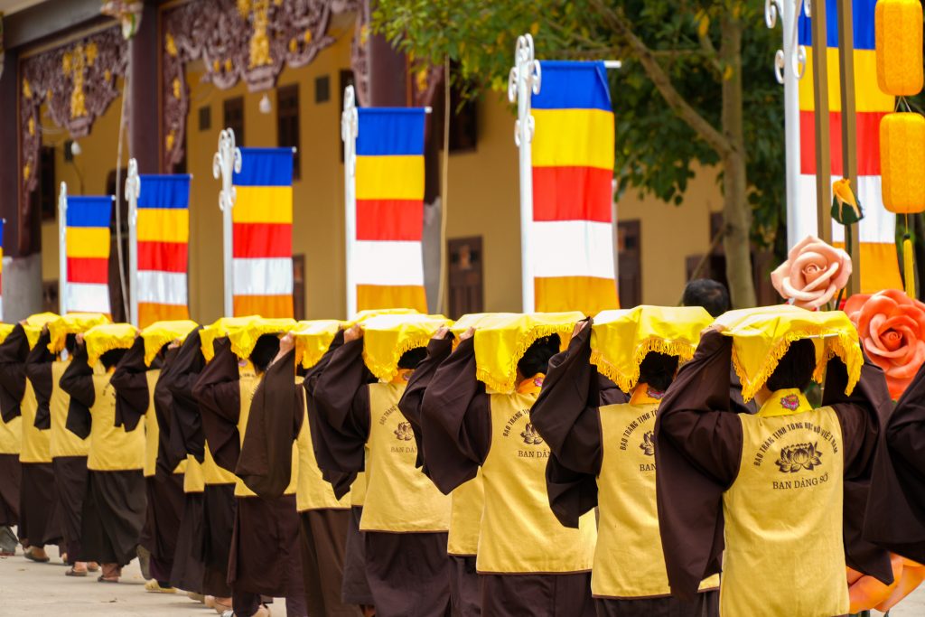 開源寺獻上疏文之隊伍